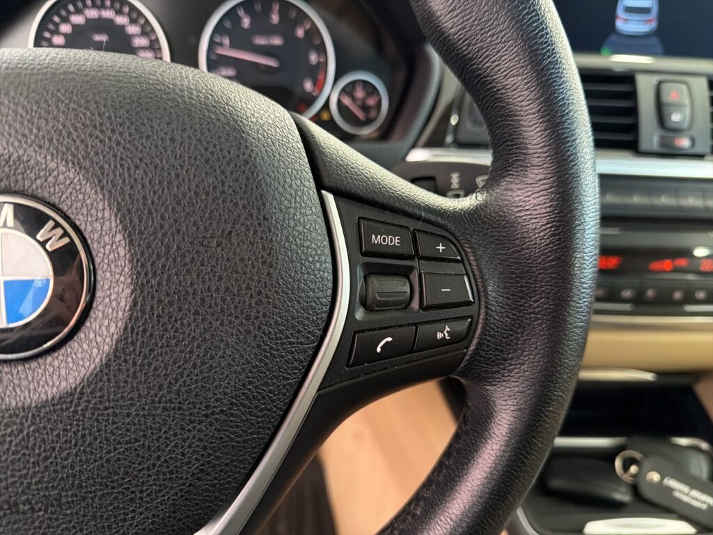 BMW 330 2014 Sininen