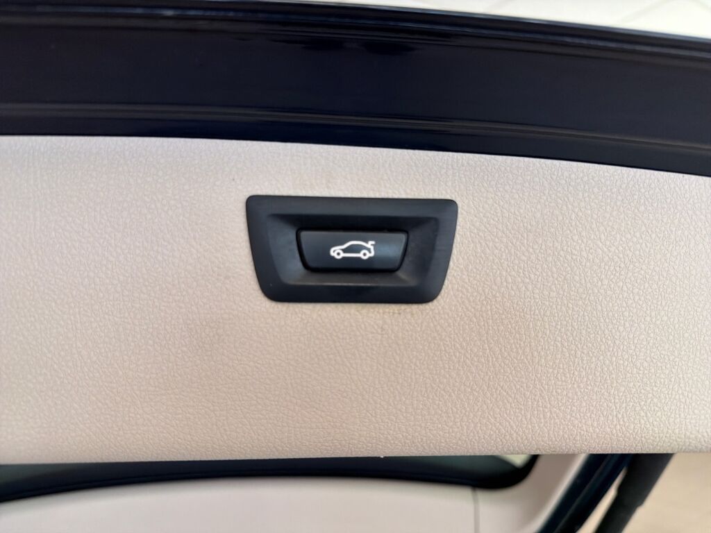 BMW 330 2014 Sininen