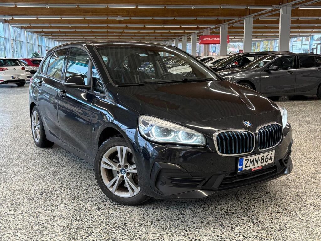 BMW 225 2019 Musta