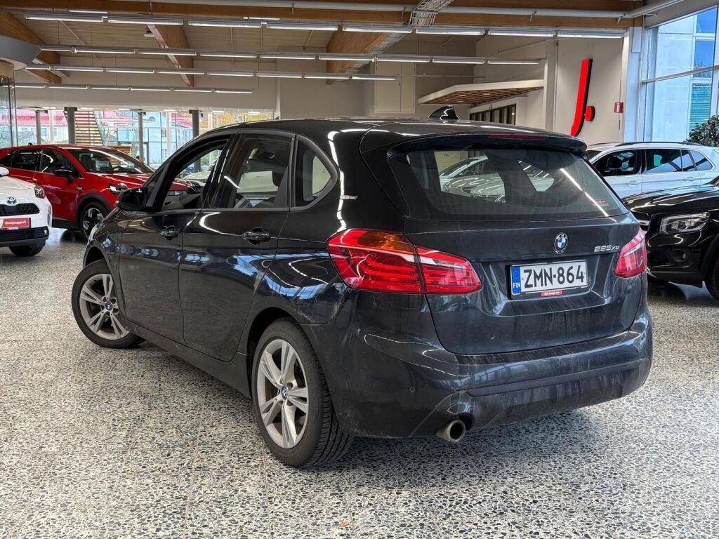 BMW 225 2019 Musta