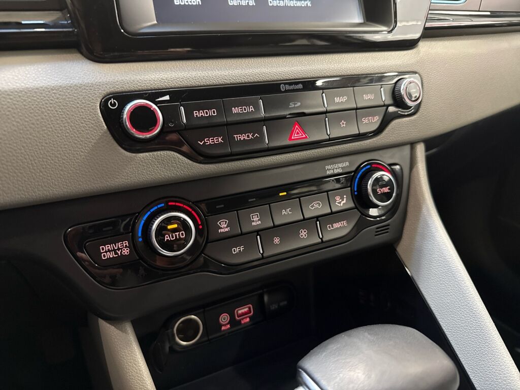 Kia Niro plug-in 2019 Valkoinen