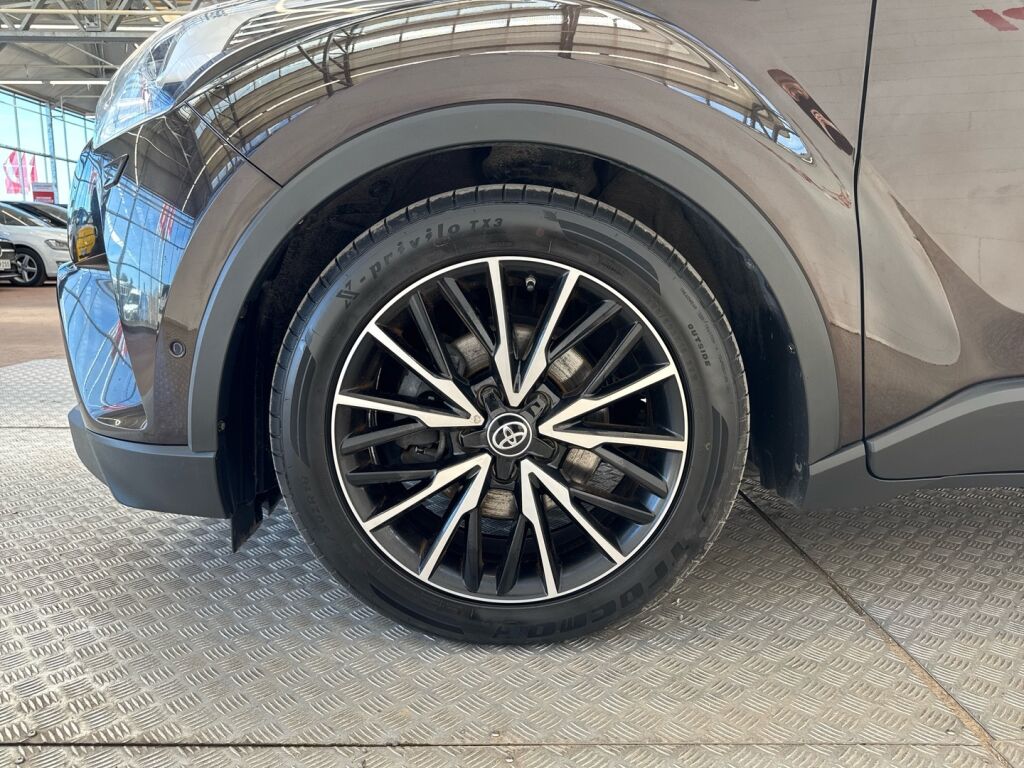 Toyota C-HR 2019 Ruskea (beige)