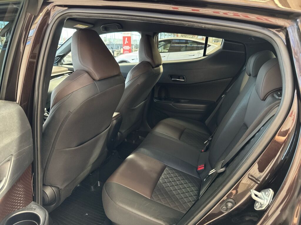 Toyota C-HR 2019 Ruskea (beige)