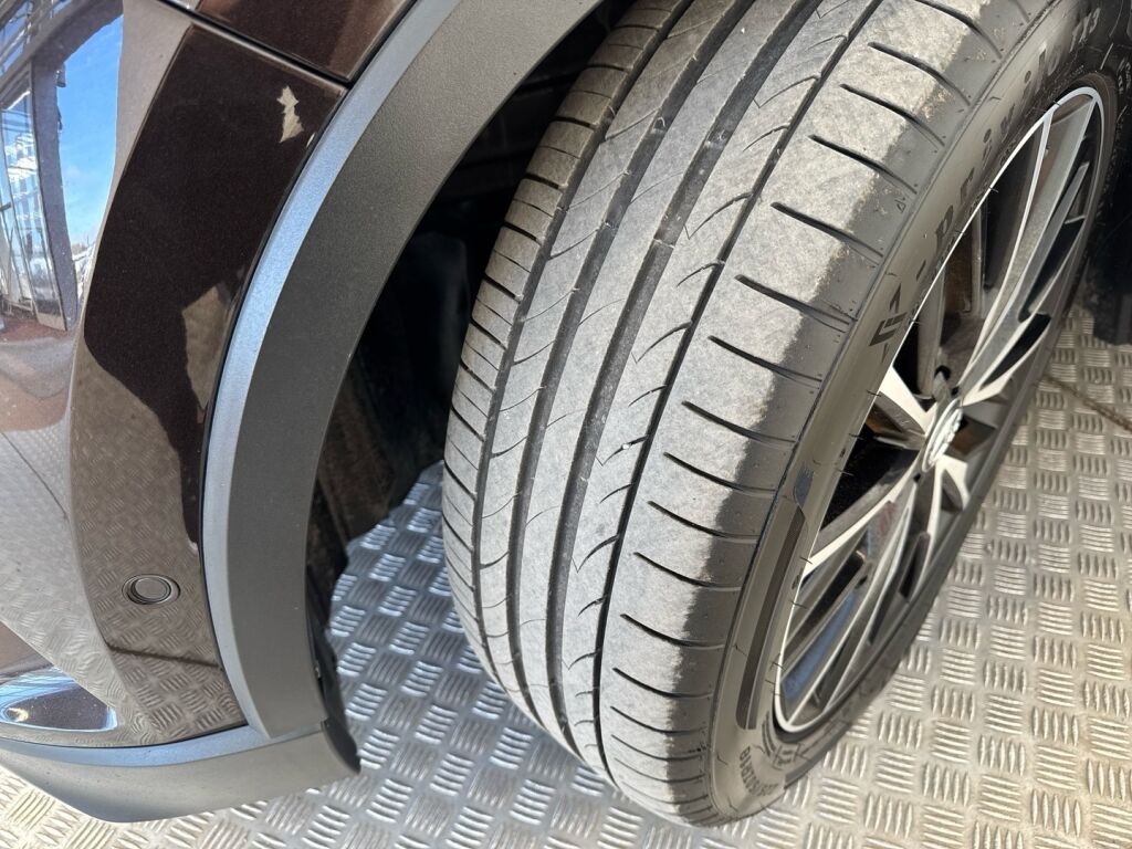 Toyota C-HR 2019 Ruskea (beige)