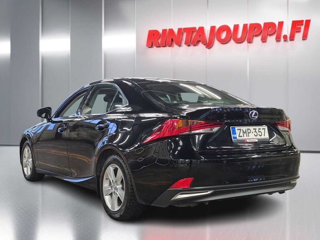 Lexus IS 2019 Musta
