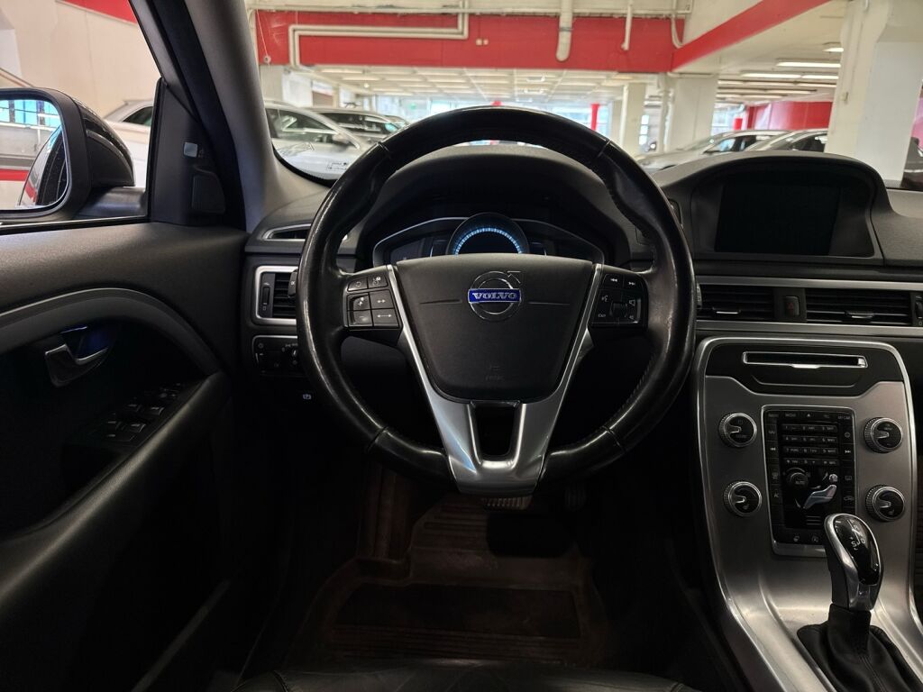 Volvo V70 2015 Musta