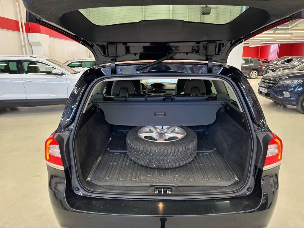 Volvo V70 2015 Musta