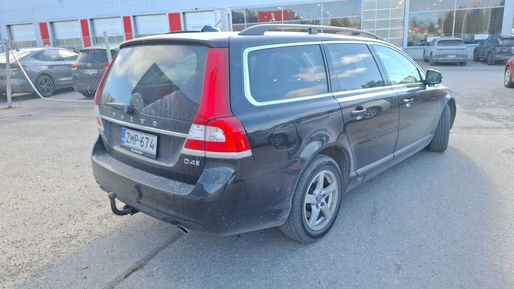 Volvo V70 2015 Musta