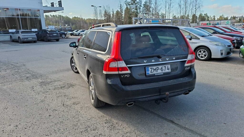 Volvo V70 2015 Musta