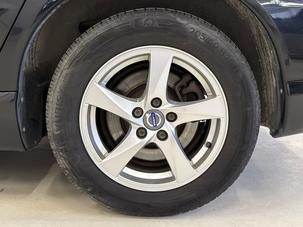 Volvo V70 2015 Musta