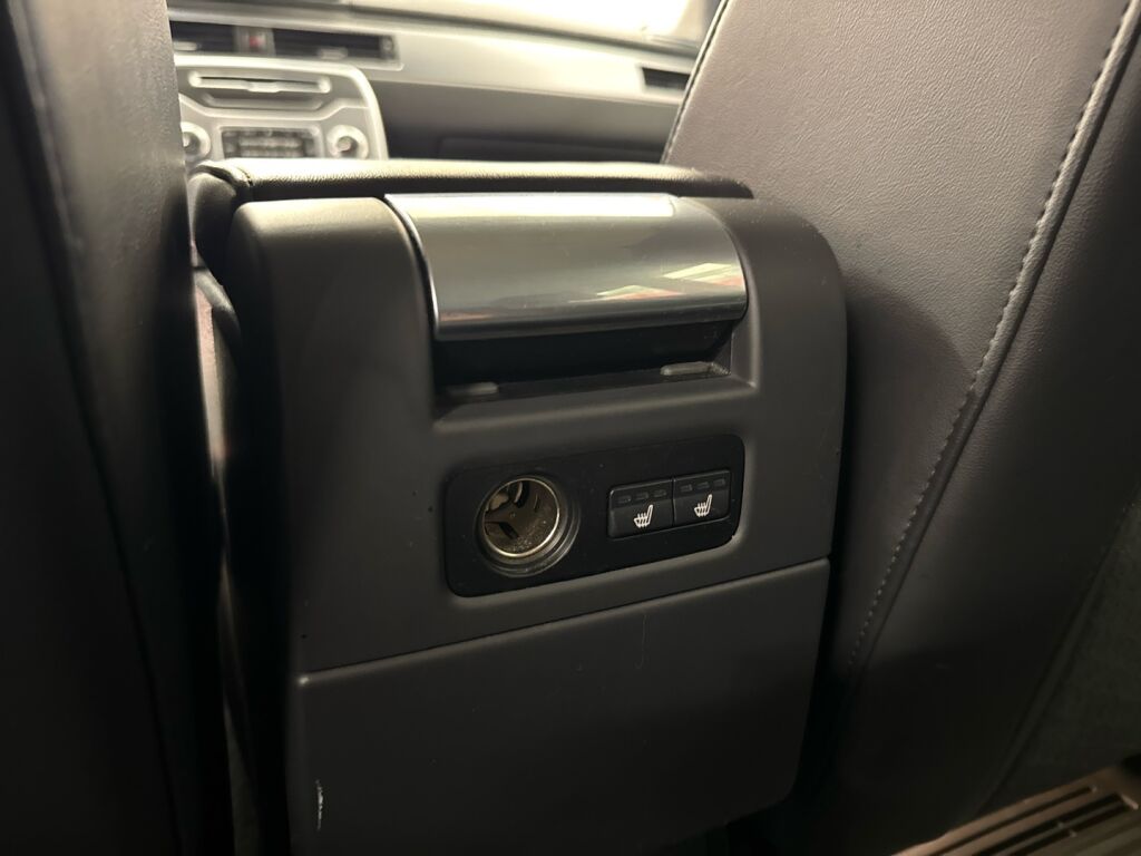 Volvo V70 2015 Musta