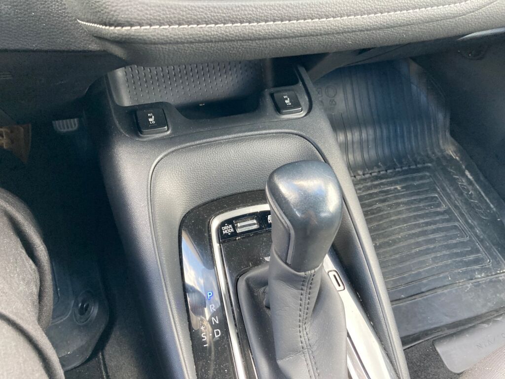 Toyota Corolla 2019 Metallinhohto Punainen