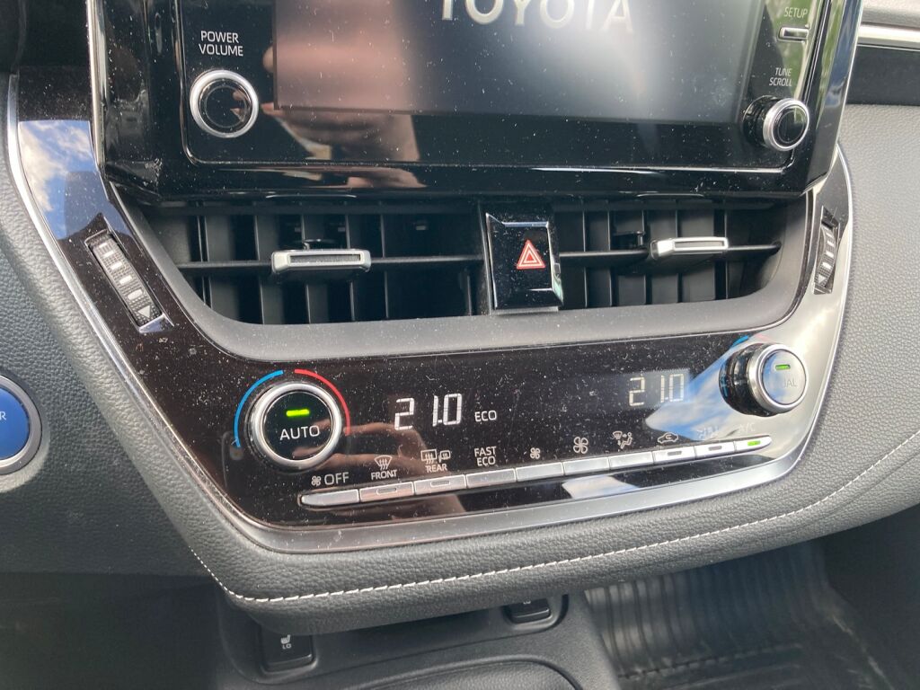 Toyota Corolla 2019 Metallinhohto Punainen