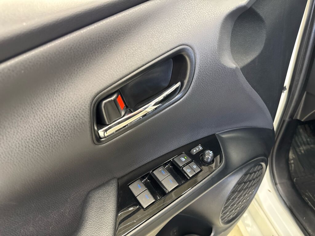 Toyota Prius Plug-in 2019 Valkoinen