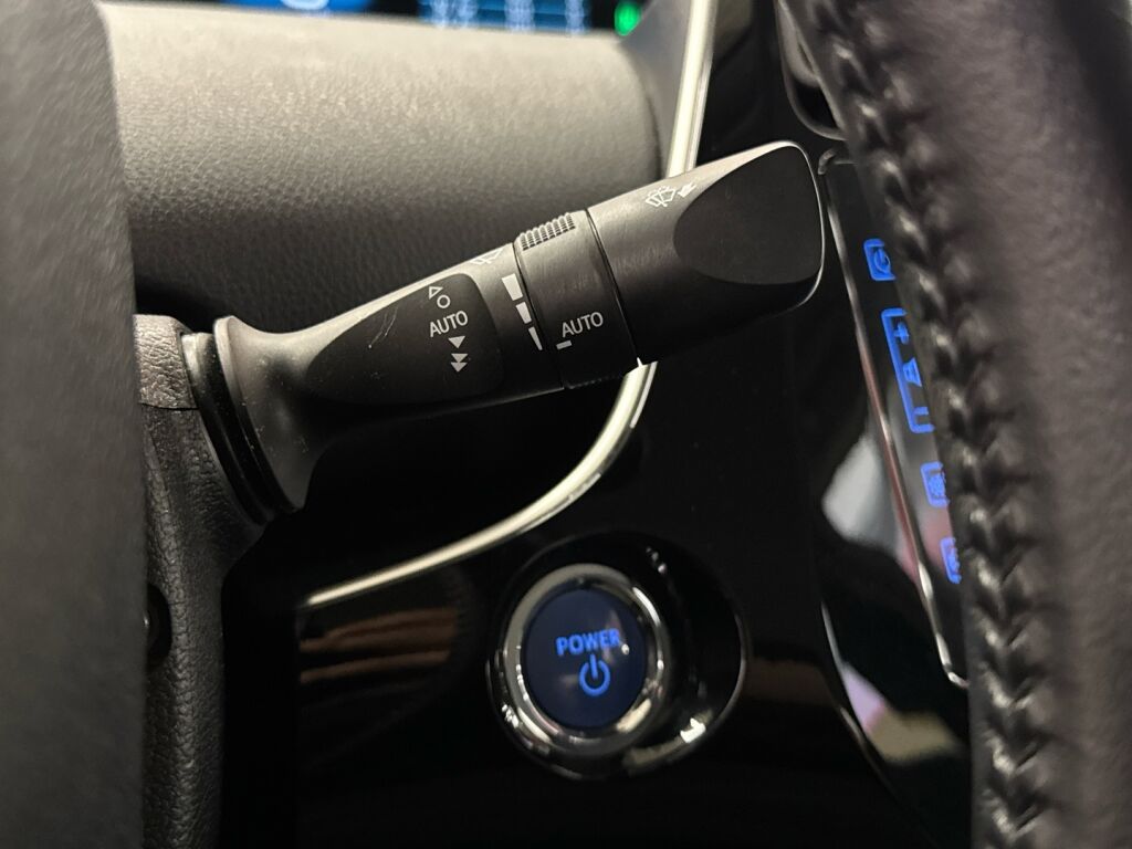 Toyota Prius Plug-in 2019 Valkoinen