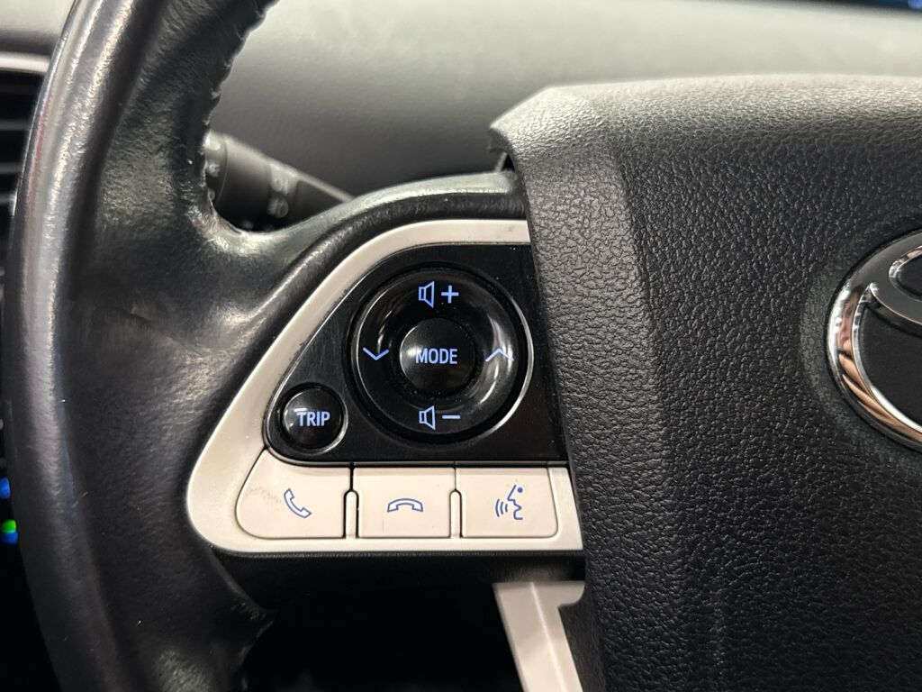Toyota Prius Plug-in 2019 Valkoinen