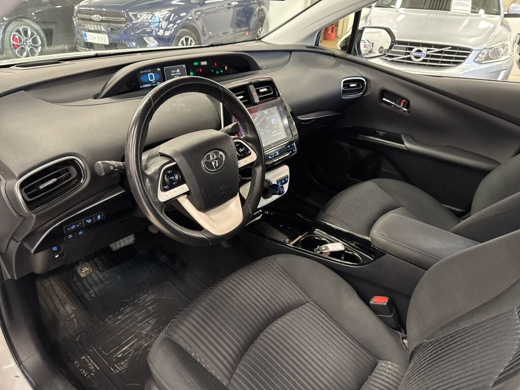 Toyota Prius Plug-in 2019 Valkoinen