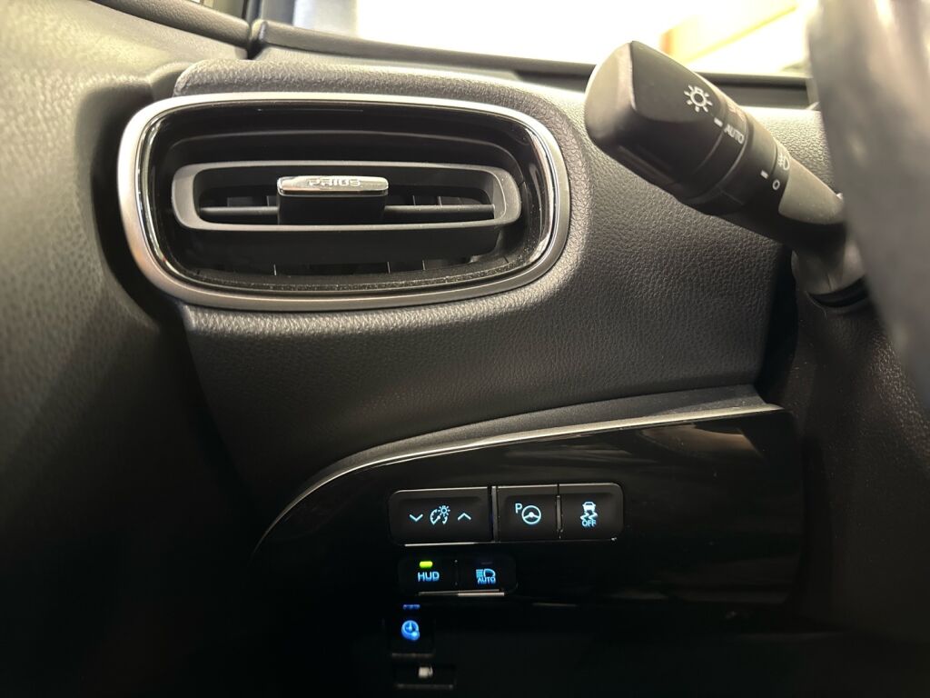 Toyota Prius Plug-in 2019 Valkoinen