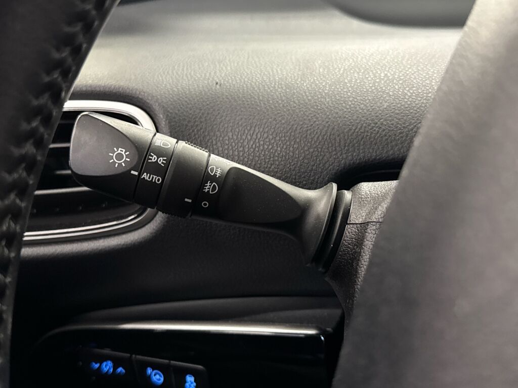 Toyota Prius Plug-in 2019 Valkoinen