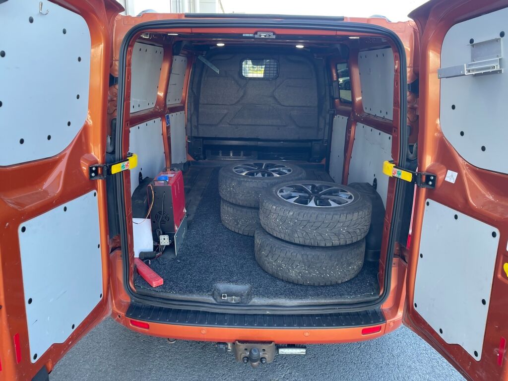 Ford Transit Custom 2019 Punainen