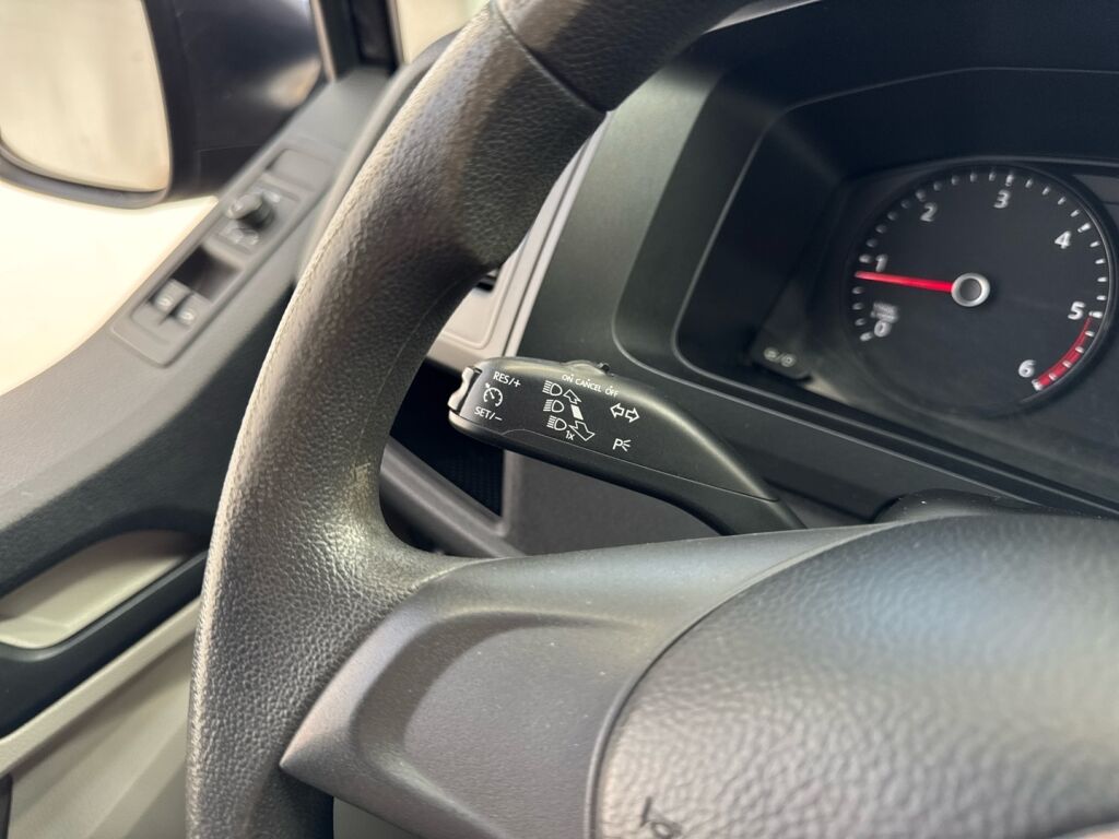 Volkswagen Transporter 2019 Musta