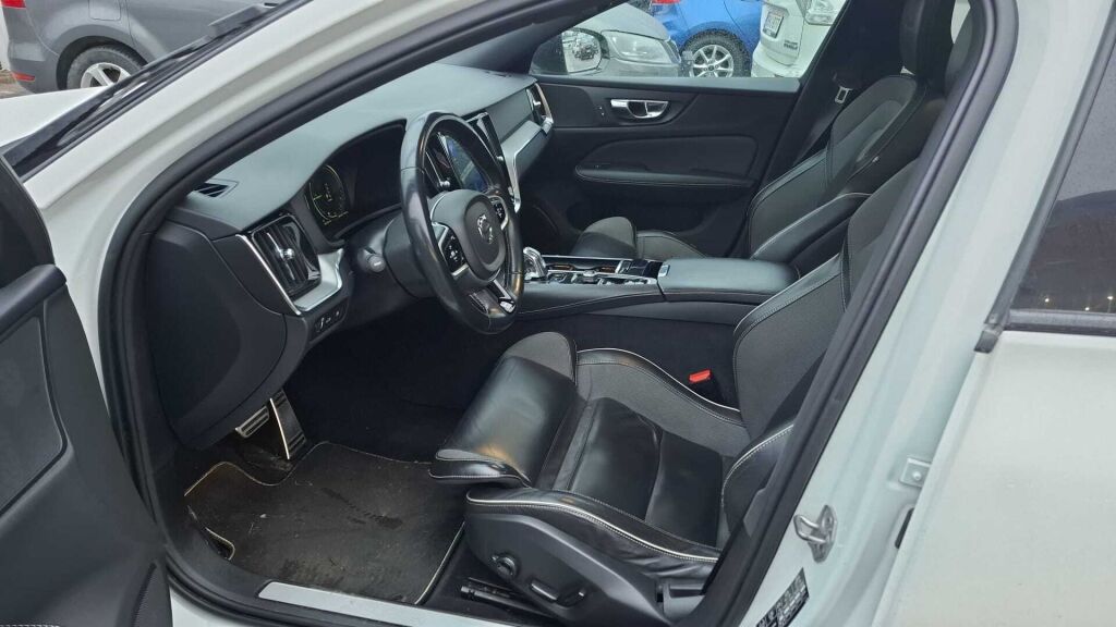 Volvo V60 2019 Valkoinen