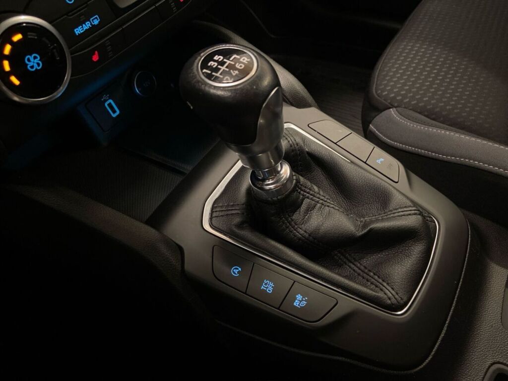 Ford Focus 2019 Valkoinen