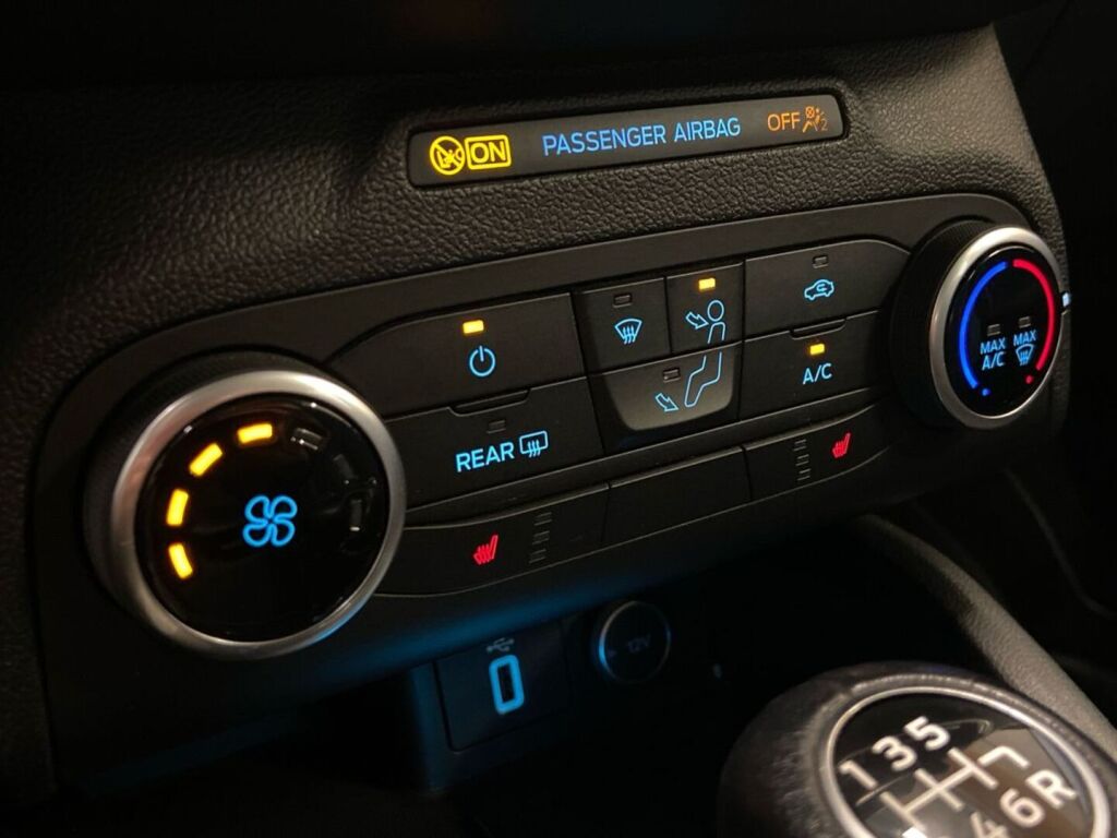 Ford Focus 2019 Valkoinen