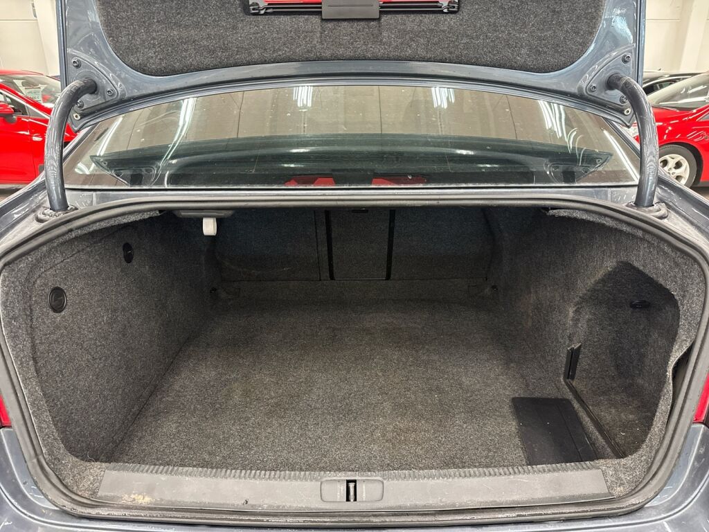 Volkswagen Passat 2010 Harmaa