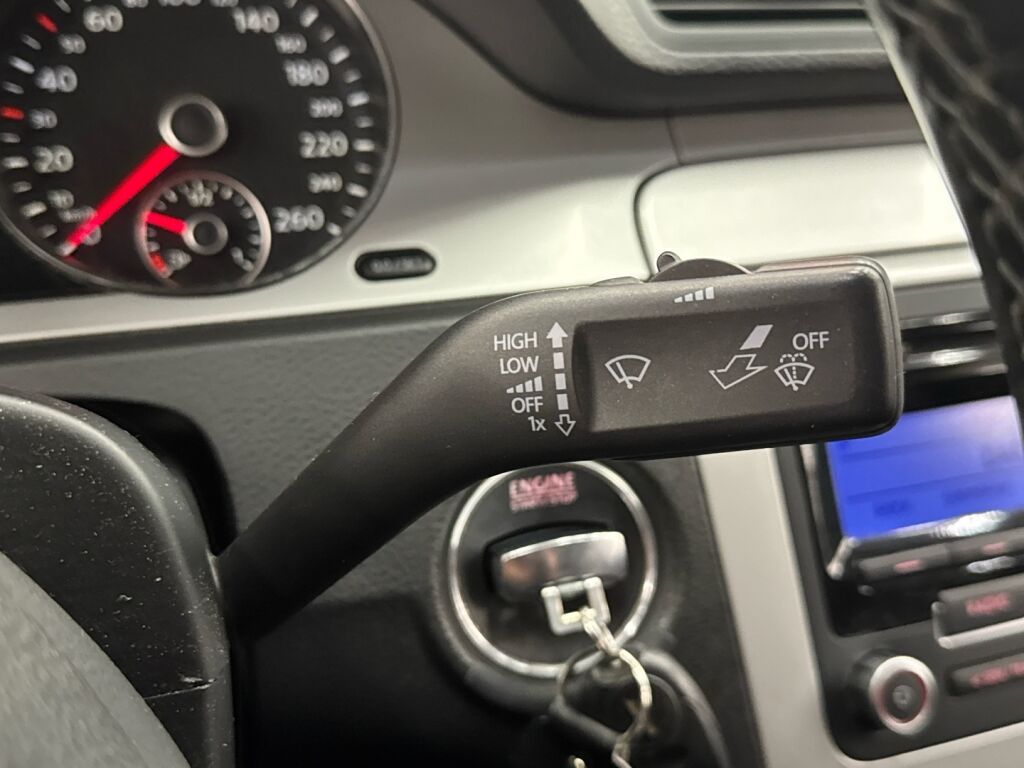 Volkswagen Passat 2010 Harmaa