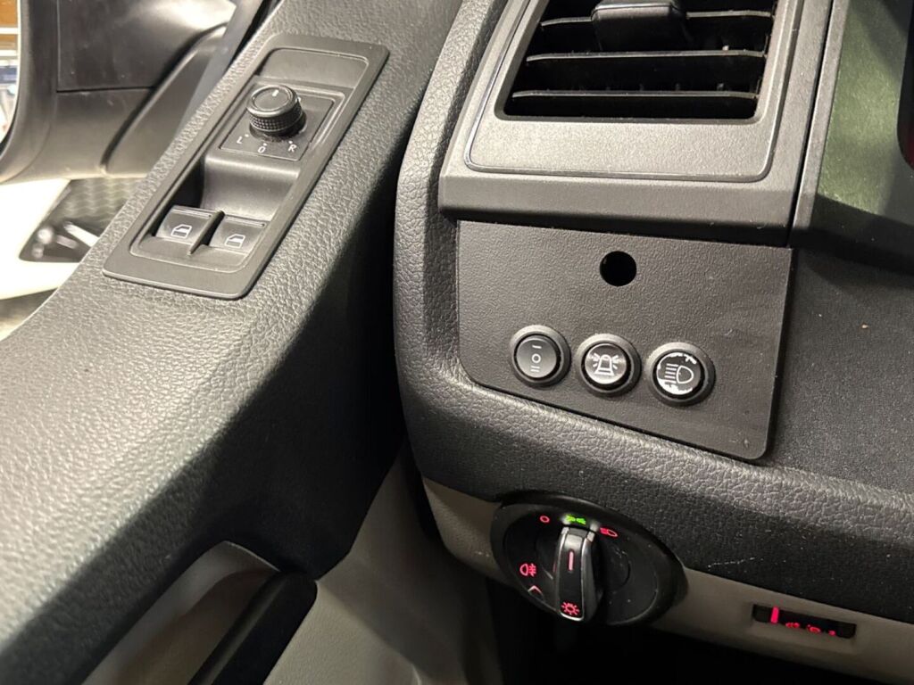 Volkswagen Transporter 2019 Valkoinen