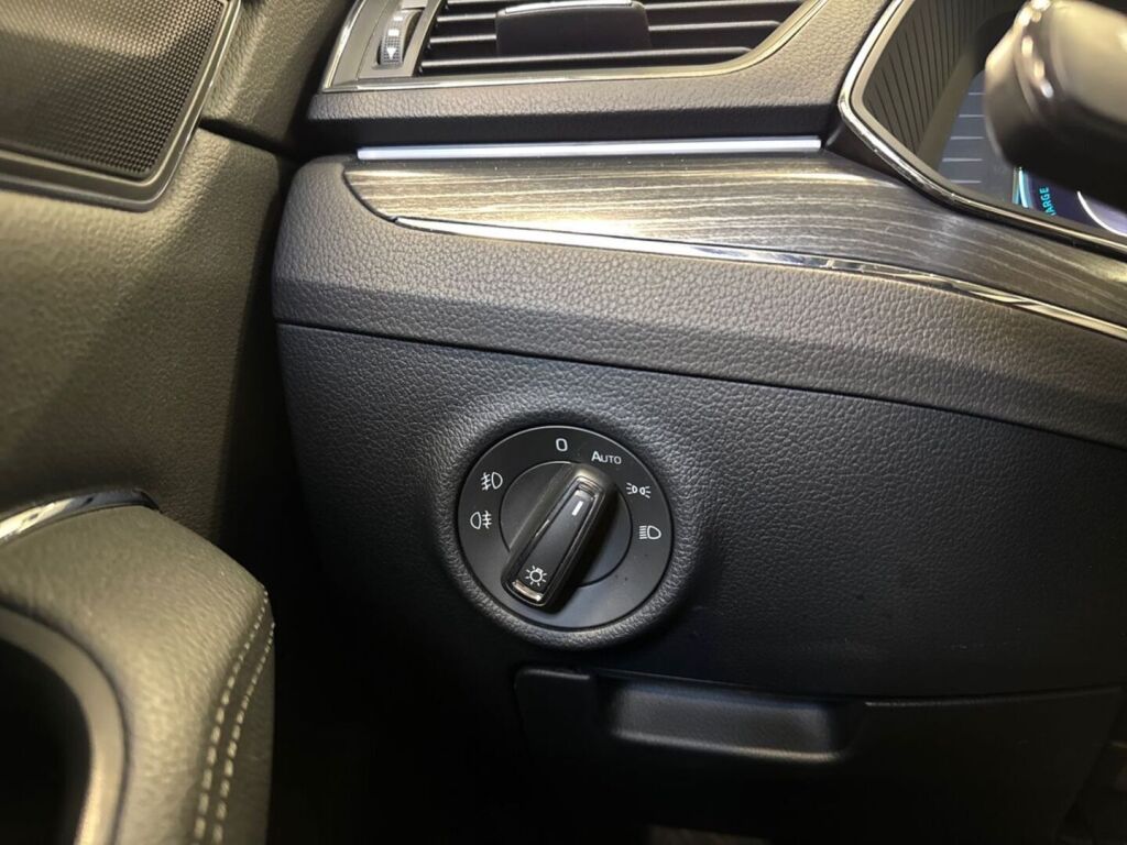 Skoda Superb 2020 Musta