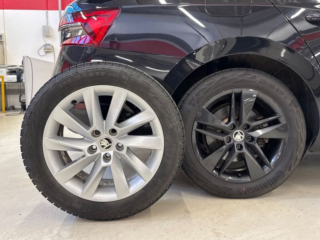 Skoda Superb 2020 Musta