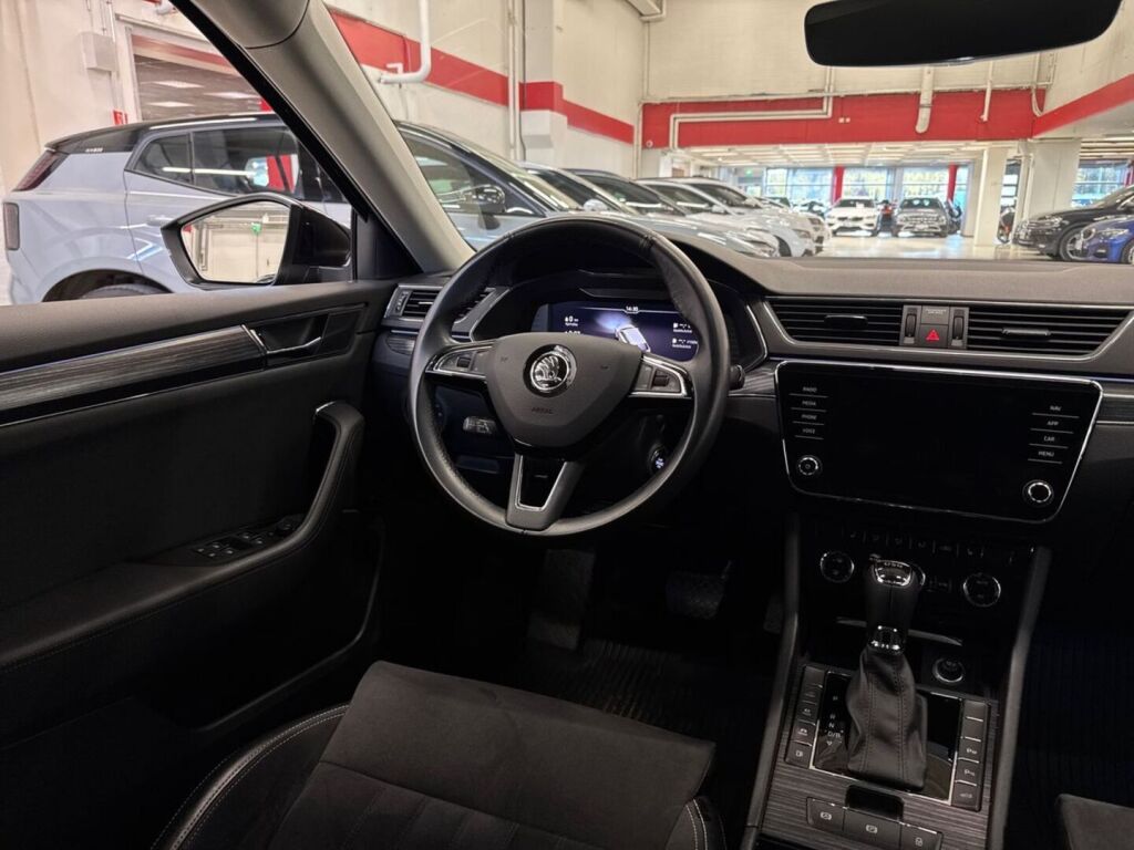 Skoda Superb 2020 Musta