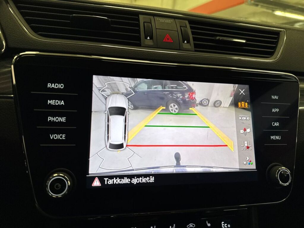 Skoda Superb 2020 Musta