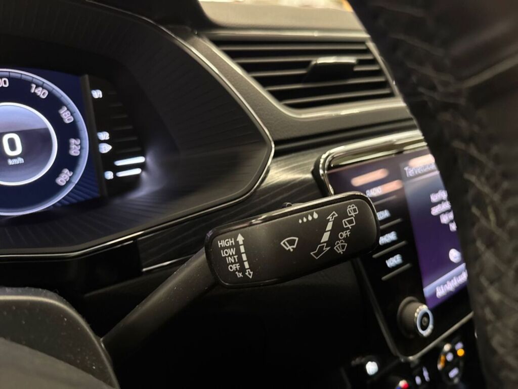 Skoda Superb 2020 Musta