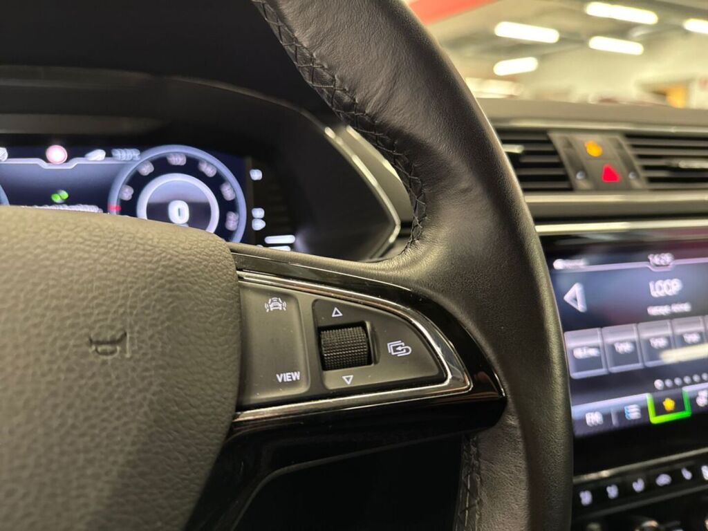 Skoda Superb 2020 Musta