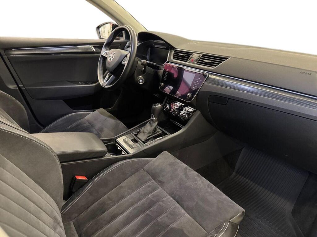 Skoda Superb 2020 Musta