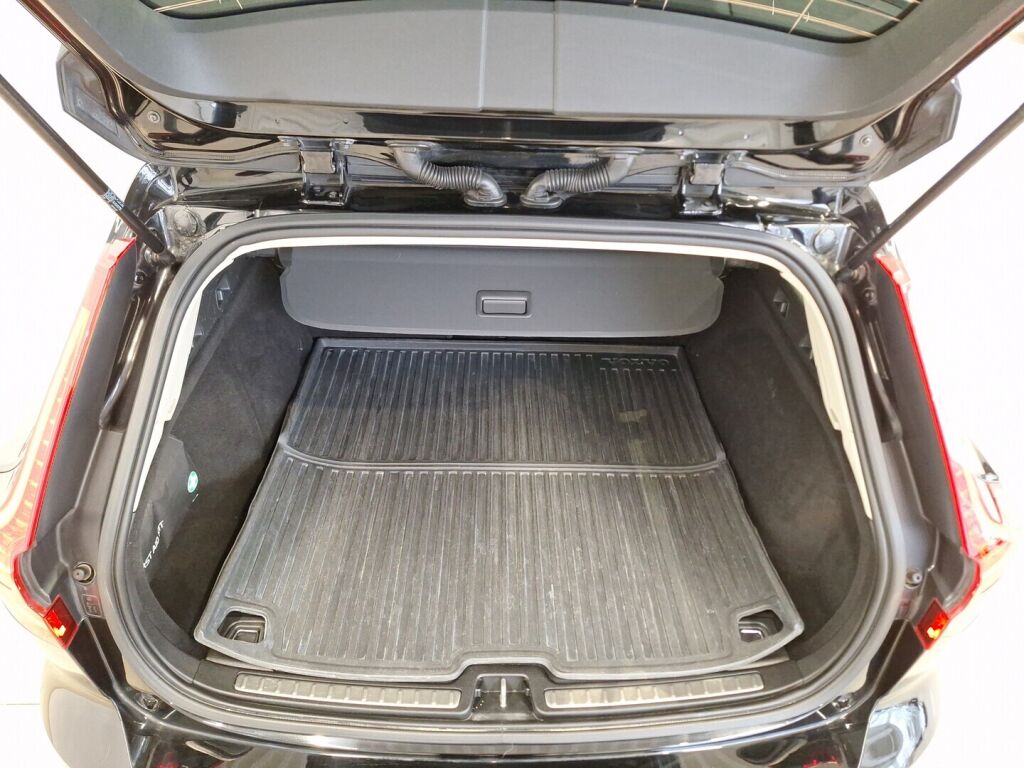 Volvo V60 2020 Musta