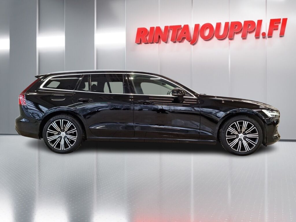 Volvo V60 2020 Musta