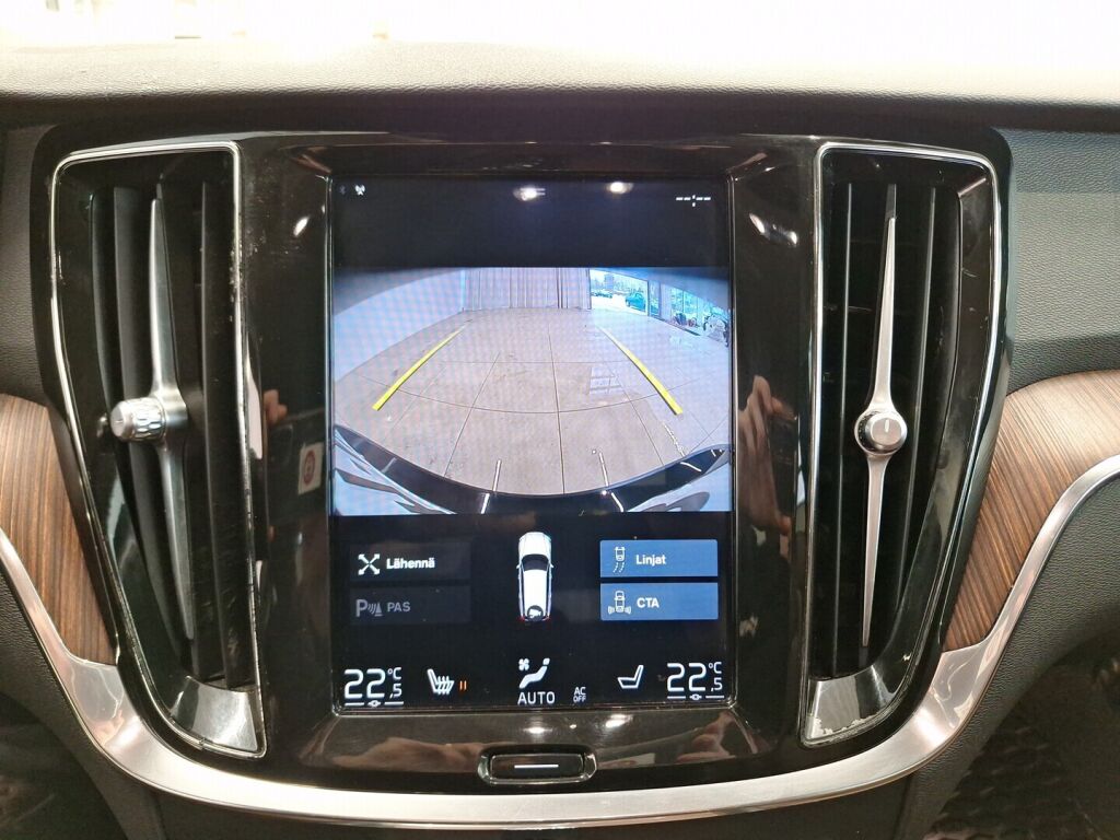 Volvo V60 2020 Musta