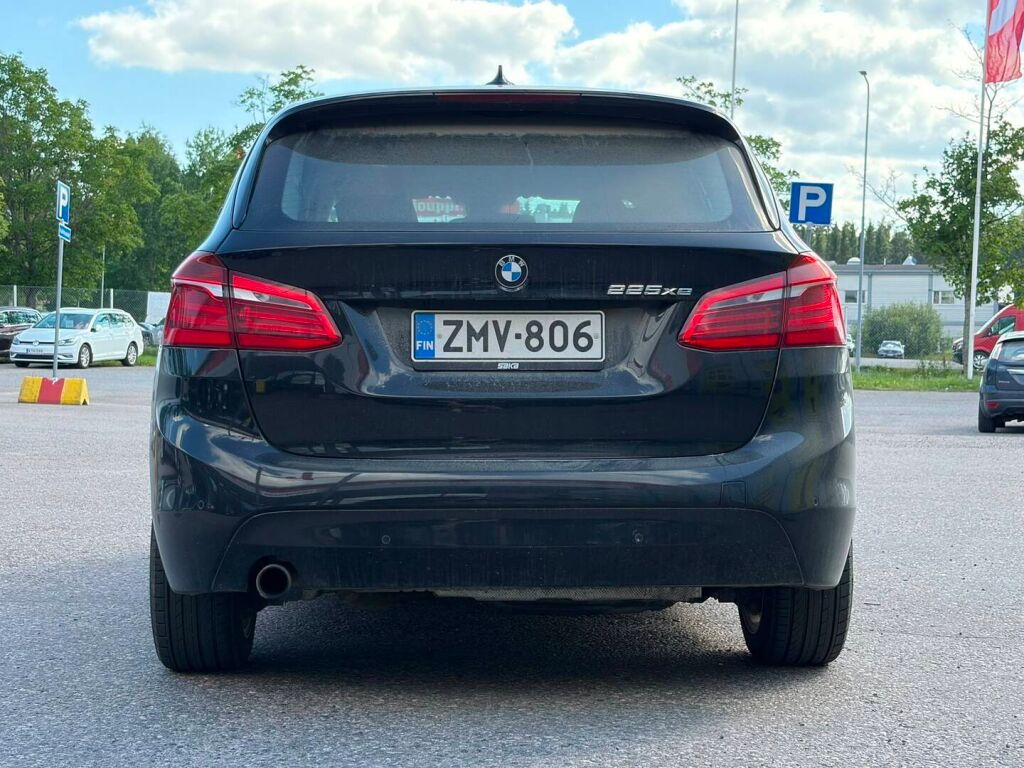 BMW 225 2018 Musta