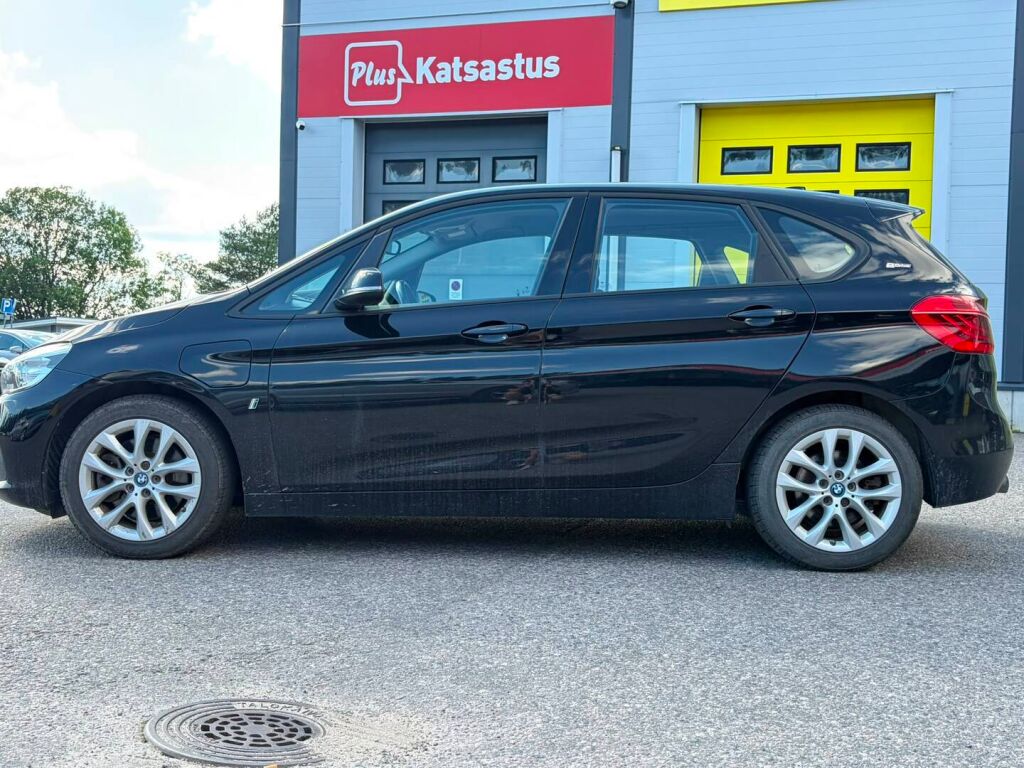 BMW 225 2018 Musta