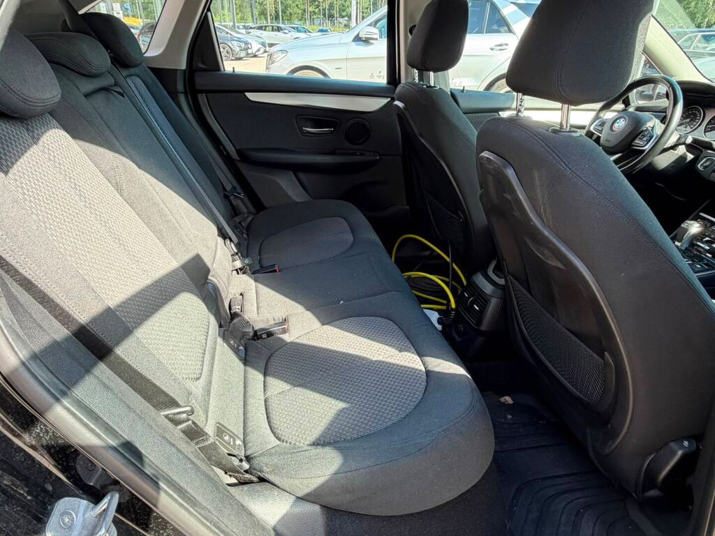 BMW 225 2018 Musta