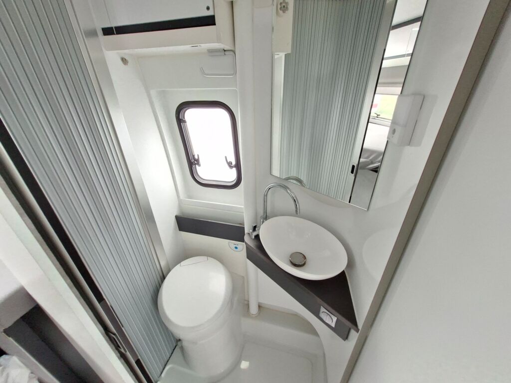 Adria Twin Supreme 640 SLB 2020 Harmaa