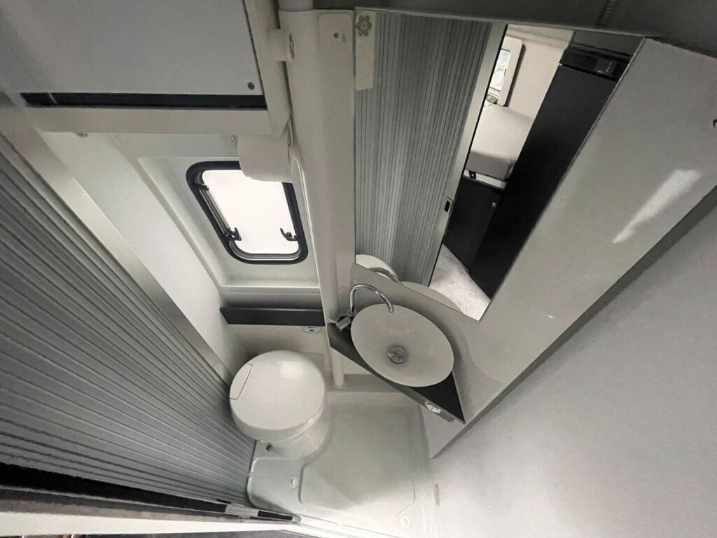 Adria Twin Supreme 640 SLB 2020 Harmaa