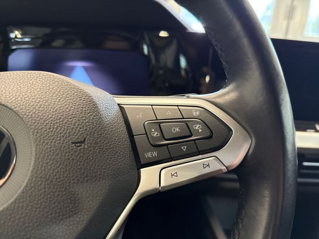 Volkswagen Golf 2020 Keltainen