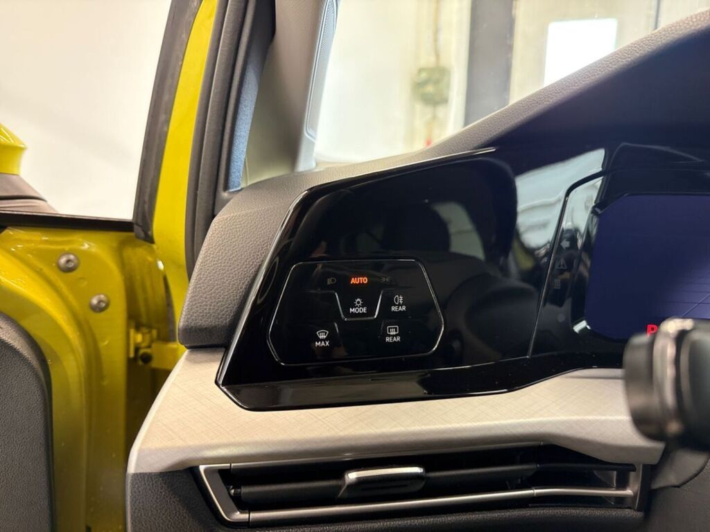 Volkswagen Golf 2020 Keltainen