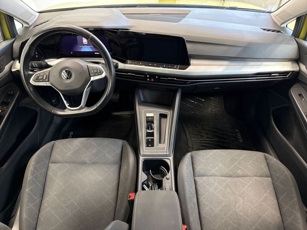 Volkswagen Golf 2020 Keltainen