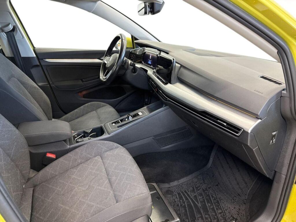 Volkswagen Golf 2020 Keltainen